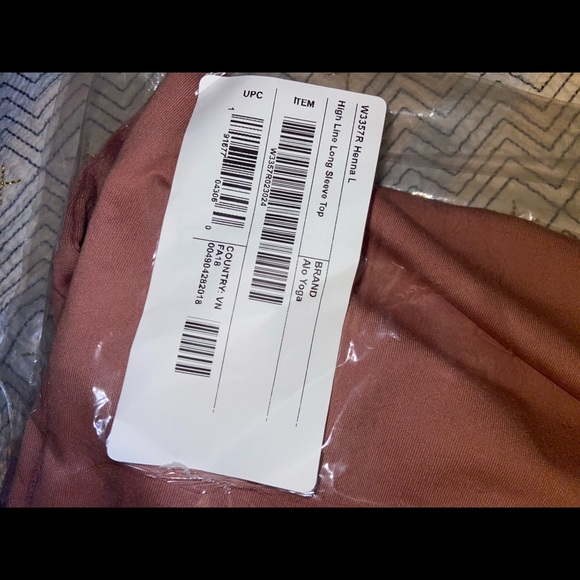 BNWT! High Line Long Sleeve Top in Black by Alo Yoga - Picture 6 of 9